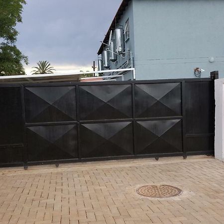 Silver Rest Guesthouse Mafikeng Eksteriør bilde