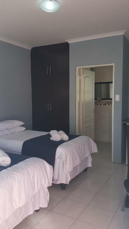 Silver Rest Guesthouse Mafikeng Eksteriør bilde