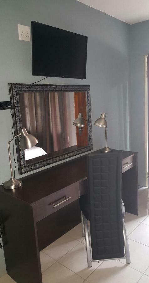 Silver Rest Guesthouse Mafikeng Eksteriør bilde