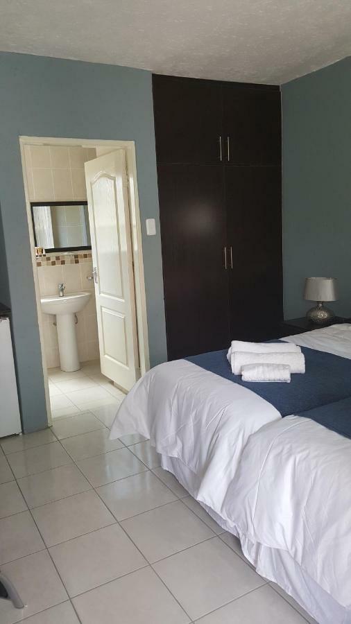 Silver Rest Guesthouse Mafikeng Eksteriør bilde